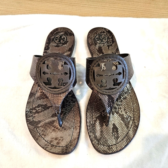 Tory Burch Louisa Flat Thong Metalic Diamond Back Print Leather 5.5. Like new. - Picture 3 of 8